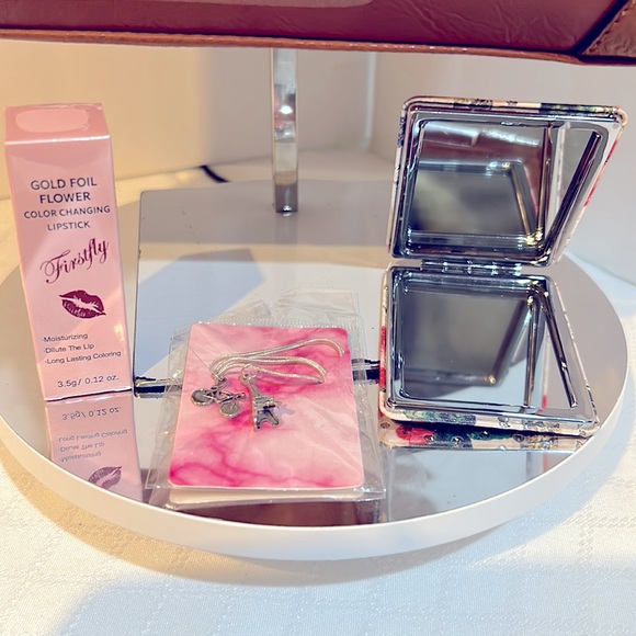 NWT BettyBoop Map Shoulder Bag with Lipstick Mirror & Bicycle/Eiffel Tower Chain - Picture 6 of 11